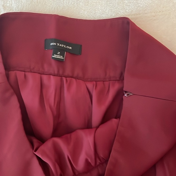 3 for $25! Ann Taylor Burgundy  A-line Skirt, size‎ 2 - Picture 2 of 5